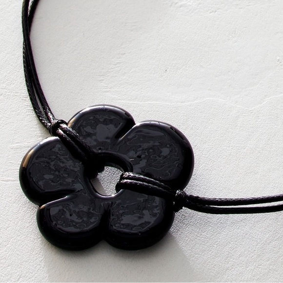 Free People Black Glass Flower Choker 🖤 - Picture 4 of 12